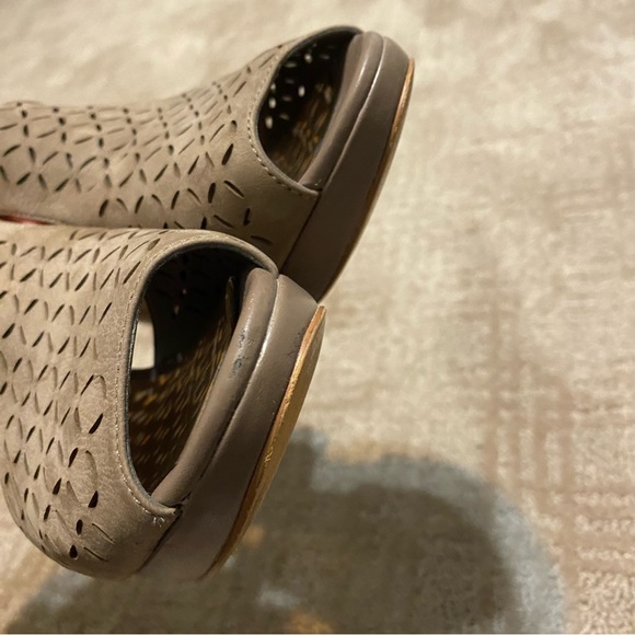 {Clarks} Artisan Peep Toe Block Heel Platform Sandals ~ Size 7 - Picture 15 of 16